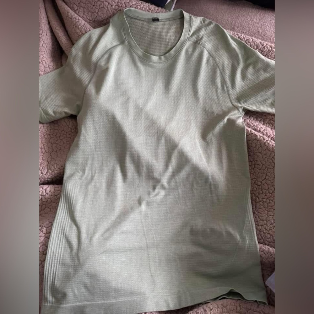 Light green Lululemon Tshirt men small